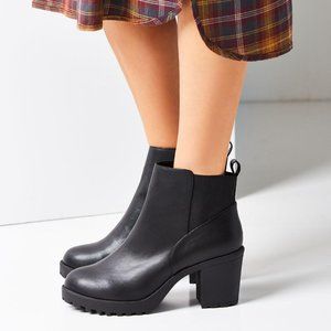 Urban Outfitters Kim Heeled Chelsea Boot